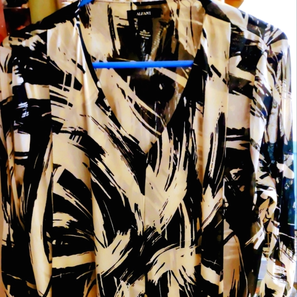 Alfani BLOUSE- Flowy and beautiful dressy blouse XL